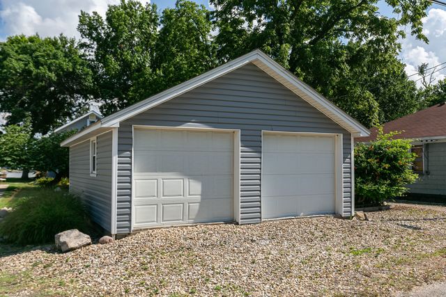1703 S Shore Drive, Moline, IL 61265