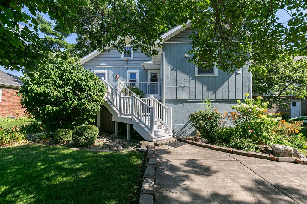 1703 S Shore Drive, Moline, IL 61265