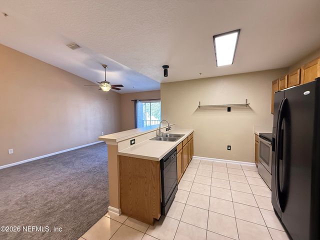6105 MAGGIES Circle 113, Jacksonville, FL 32244