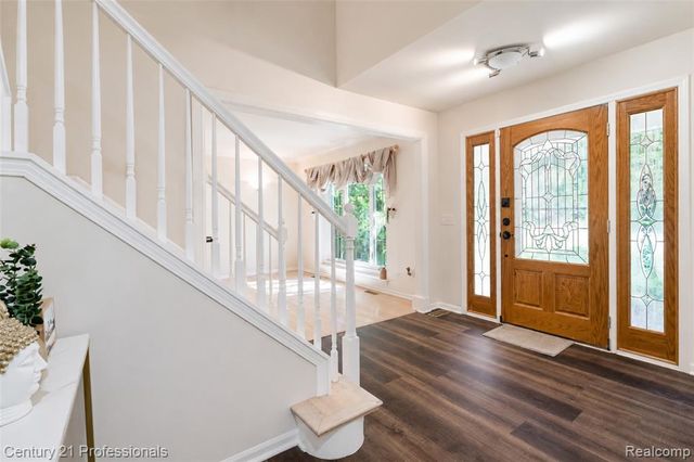 425 Cherry Grove Lane, Walled Lake, MI 48390
