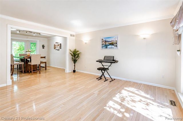 425 Cherry Grove Lane, Walled Lake, MI 48390