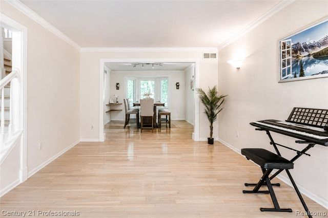 425 Cherry Grove Lane, Walled Lake, MI 48390