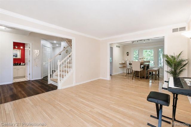 425 Cherry Grove Lane, Walled Lake, MI 48390