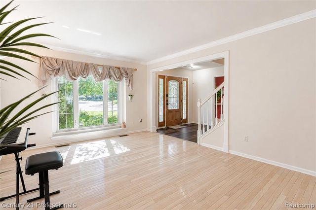 425 Cherry Grove Lane, Walled Lake, MI 48390
