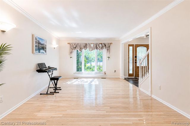 425 Cherry Grove Lane, Walled Lake, MI 48390