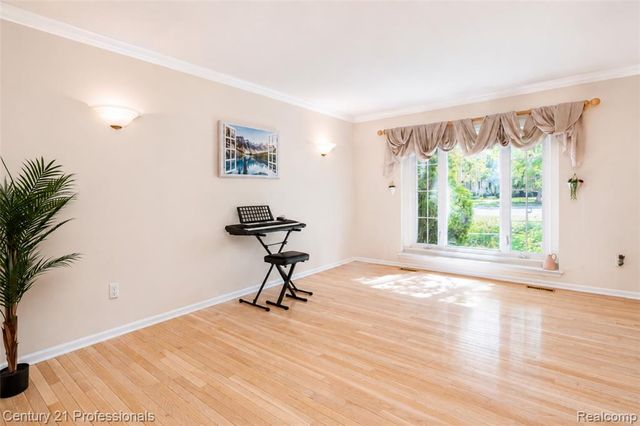 425 Cherry Grove Lane, Walled Lake, MI 48390