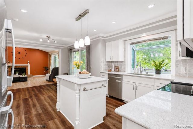 425 Cherry Grove Lane, Walled Lake, MI 48390