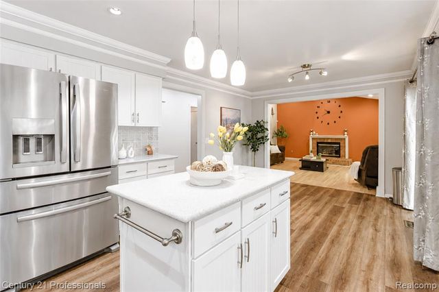 425 Cherry Grove Lane, Walled Lake, MI 48390