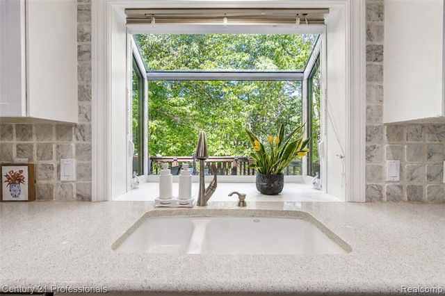 425 Cherry Grove Lane, Walled Lake, MI 48390