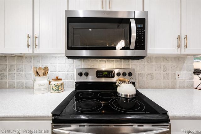 425 Cherry Grove Lane, Walled Lake, MI 48390