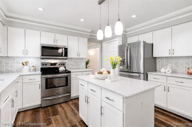 425 Cherry Grove Lane, Walled Lake, MI 48390