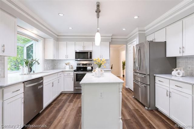 425 Cherry Grove Lane, Walled Lake, MI 48390