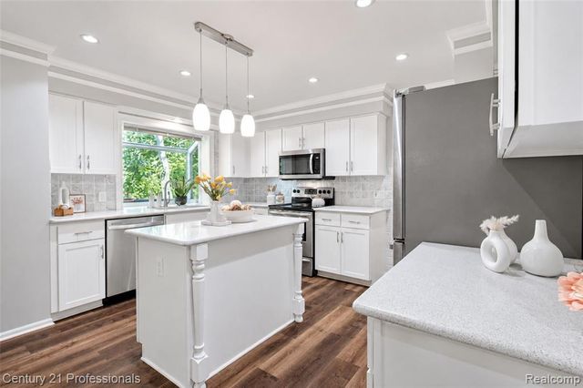 425 Cherry Grove Lane, Walled Lake, MI 48390