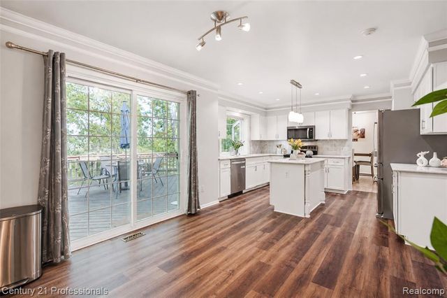 425 Cherry Grove Lane, Walled Lake, MI 48390