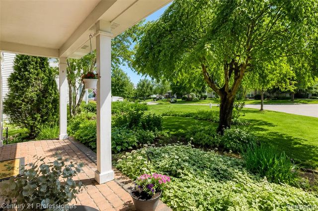 425 Cherry Grove Lane, Walled Lake, MI 48390