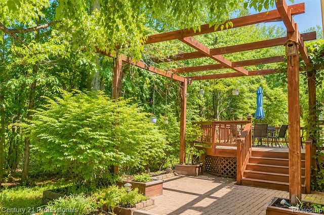 425 Cherry Grove Lane, Walled Lake, MI 48390