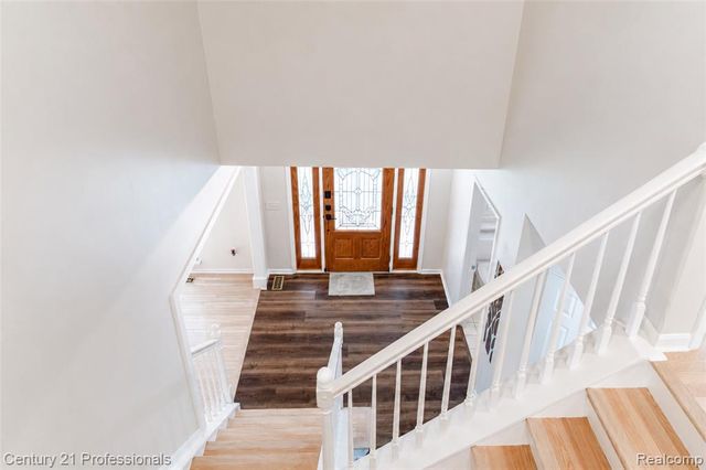 425 Cherry Grove Lane, Walled Lake, MI 48390