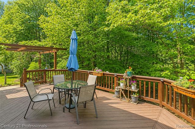 425 Cherry Grove Lane, Walled Lake, MI 48390