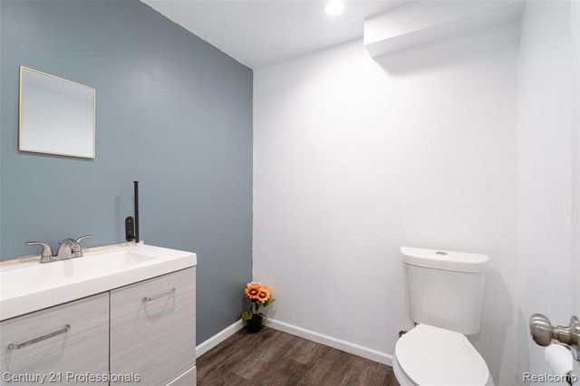 425 Cherry Grove Lane, Walled Lake, MI 48390