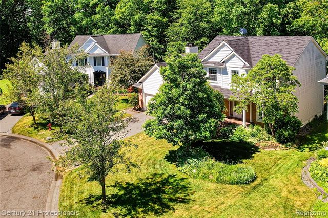 425 Cherry Grove Lane, Walled Lake, MI 48390