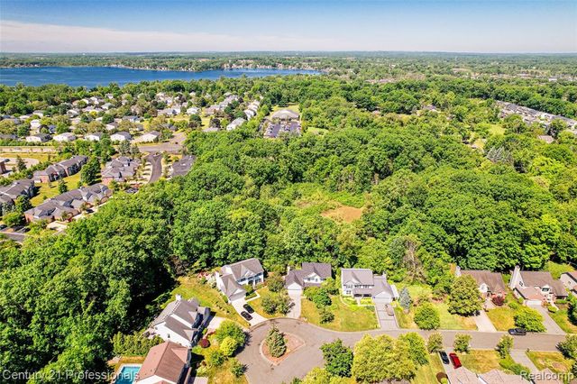 425 Cherry Grove Lane, Walled Lake, MI 48390