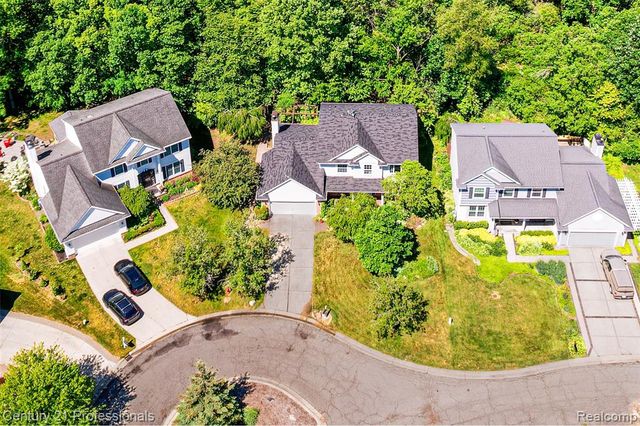 425 Cherry Grove Lane, Walled Lake, MI 48390