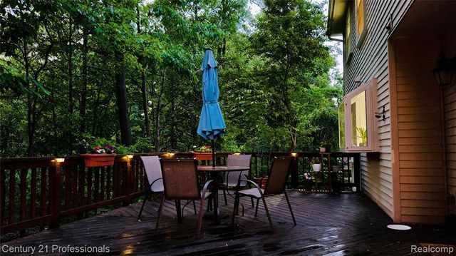 425 Cherry Grove Lane, Walled Lake, MI 48390