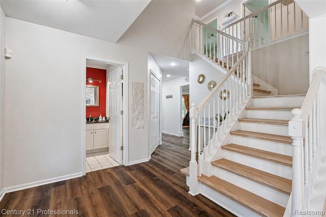 425 Cherry Grove Lane, Walled Lake, MI 48390