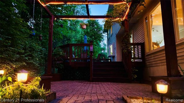 425 Cherry Grove Lane, Walled Lake, MI 48390