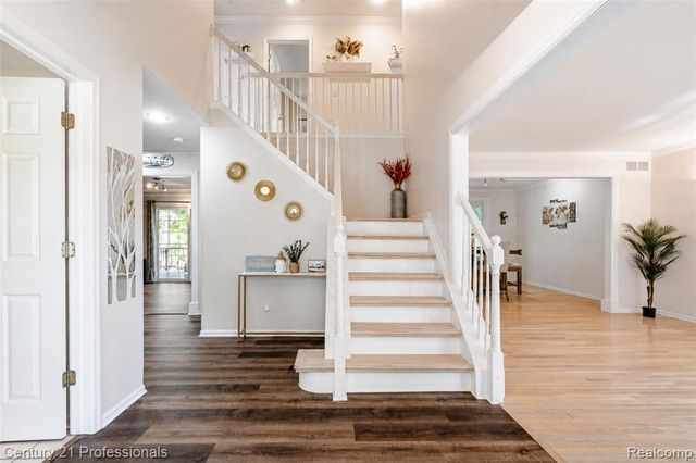 425 Cherry Grove Lane, Walled Lake, MI 48390