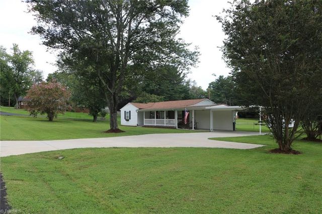106 Mohawk Drive, King, NC 27021