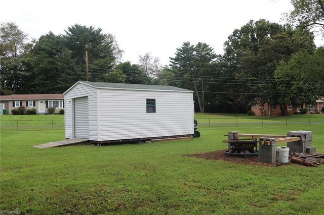 106 Mohawk Drive, King, NC 27021