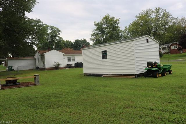 106 Mohawk Drive, King, NC 27021