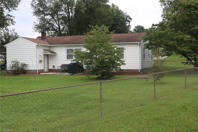 106 Mohawk Drive, King, NC 27021