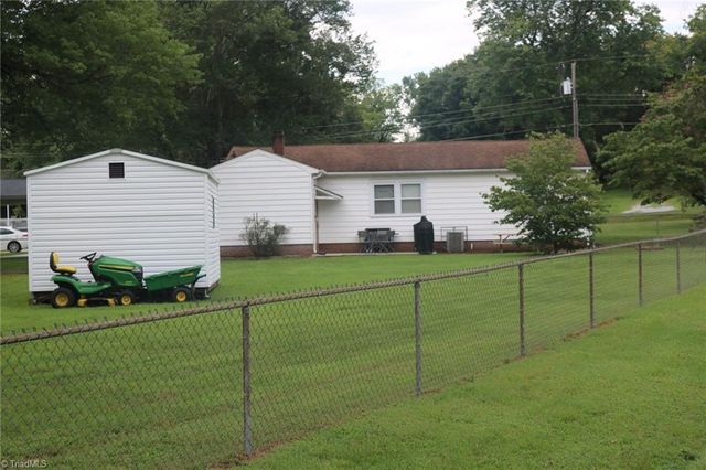 106 Mohawk Drive, King, NC 27021