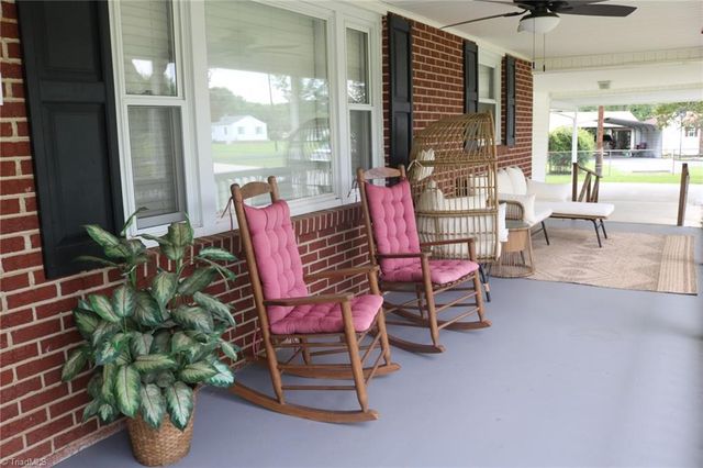 106 Mohawk Drive, King, NC 27021