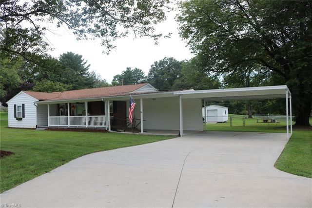 106 Mohawk Drive, King, NC 27021