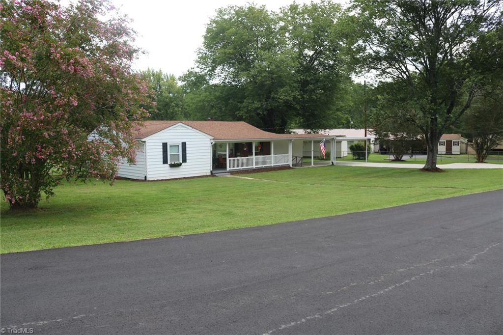106 Mohawk Drive, King, NC 27021