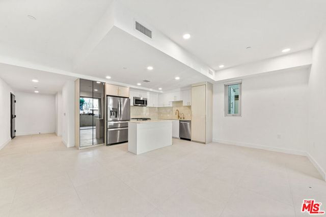 1257 N Sweetzer Avenue 101, West Hollywood, CA 90069