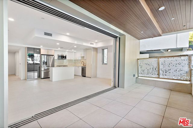 1257 N Sweetzer Avenue 101, West Hollywood, CA 90069