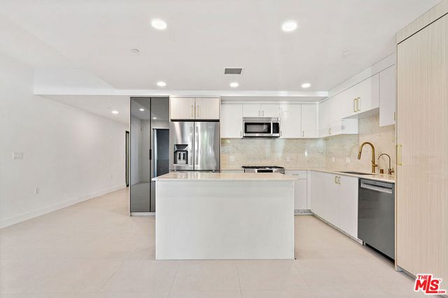 1257 N Sweetzer Avenue 101, West Hollywood, CA 90069