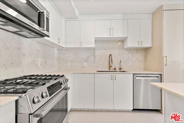 1257 N Sweetzer Avenue 101, West Hollywood, CA 90069