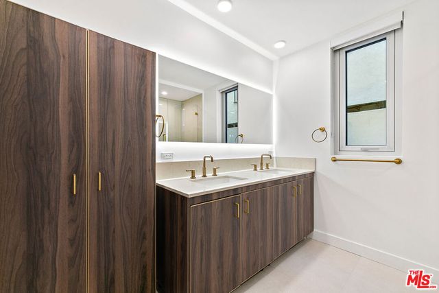 1257 N Sweetzer Avenue 101, West Hollywood, CA 90069