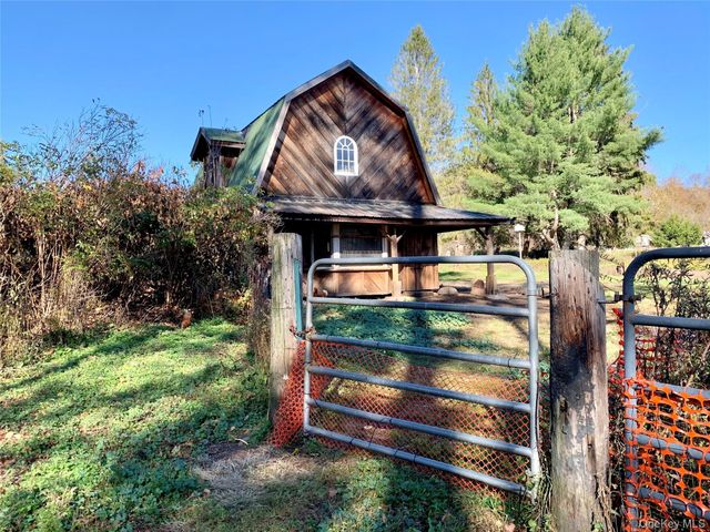 13 Grooville Road, Livingston Manor, NY 12758