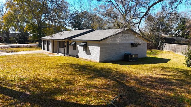 390 Bradford Drive, Beaumont, TX 77707