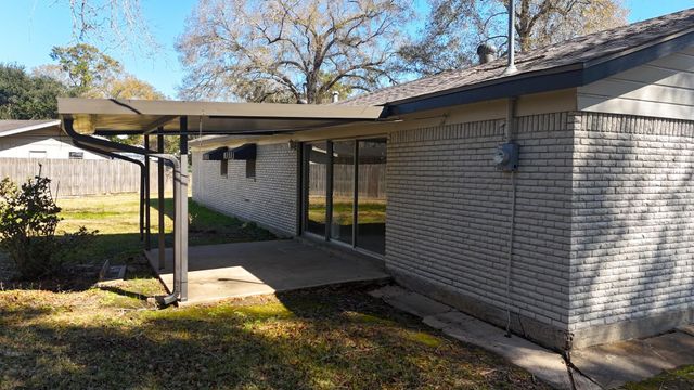 390 Bradford Drive, Beaumont, TX 77707