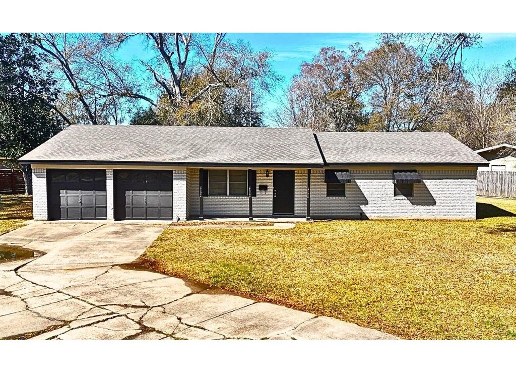 390 Bradford Drive, Beaumont, TX 77707