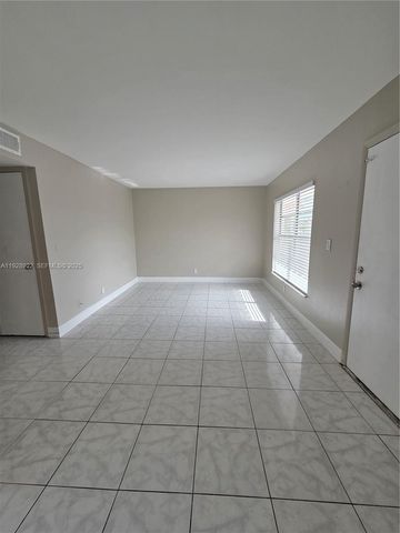 1333 S Dixie Hwy 222, Deerfield Beach, FL 33441