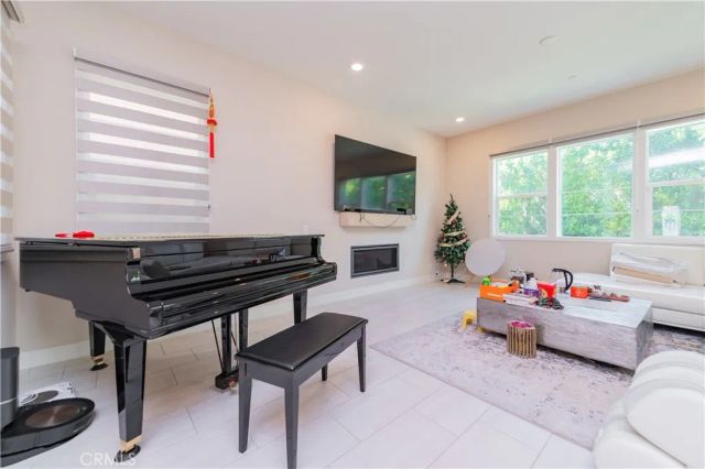 111 Swift, Irvine, CA 92618