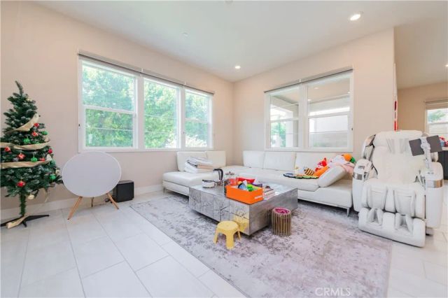 111 Swift, Irvine, CA 92618